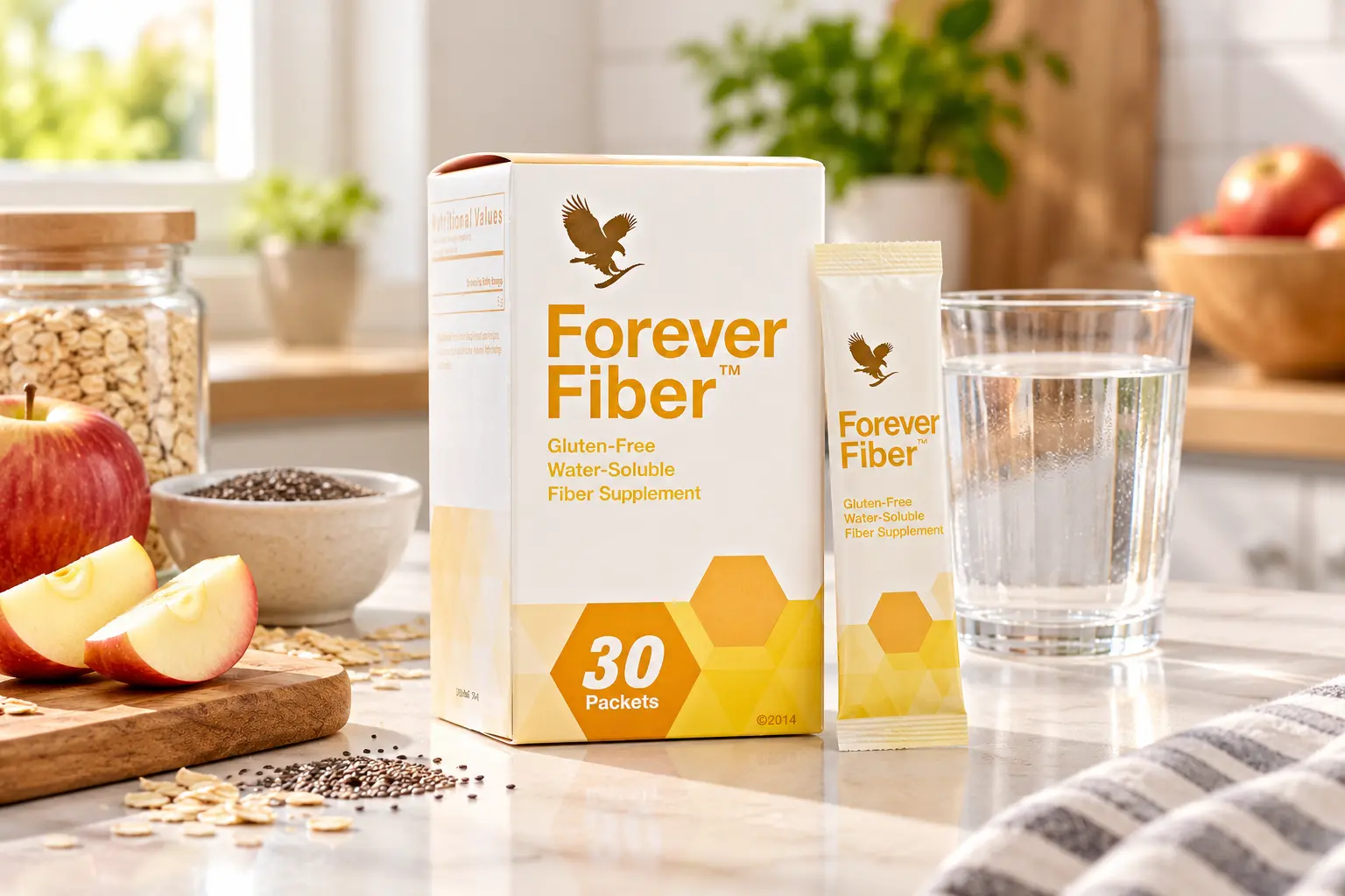 Forever Fiber w naturalnej aranżacji kuchennej z jabłkiem i wodą