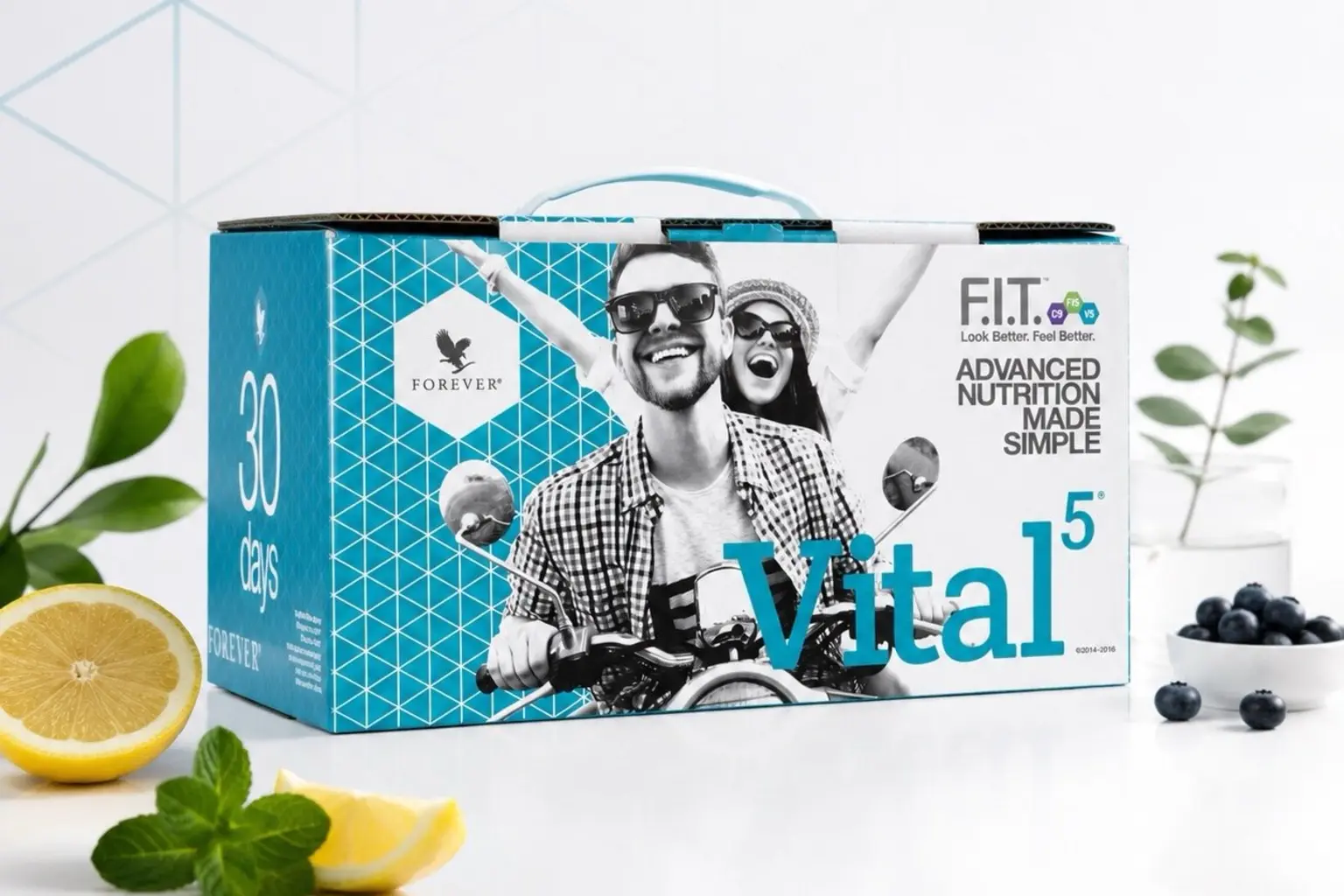 Vital5 z Forever Freedom w aranżacji produktowej i codziennej